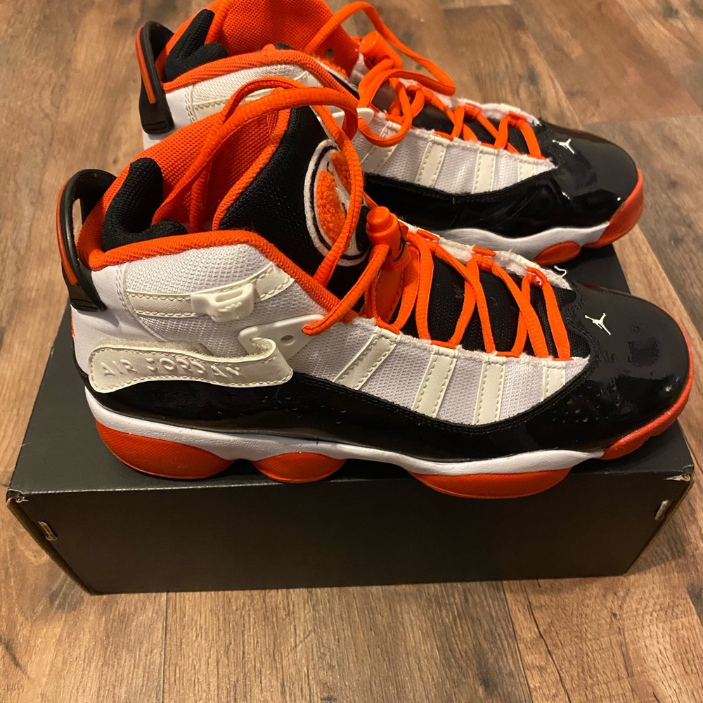 Jordan 6 Rings size 7youth. Gently used. Black, white, and orange.